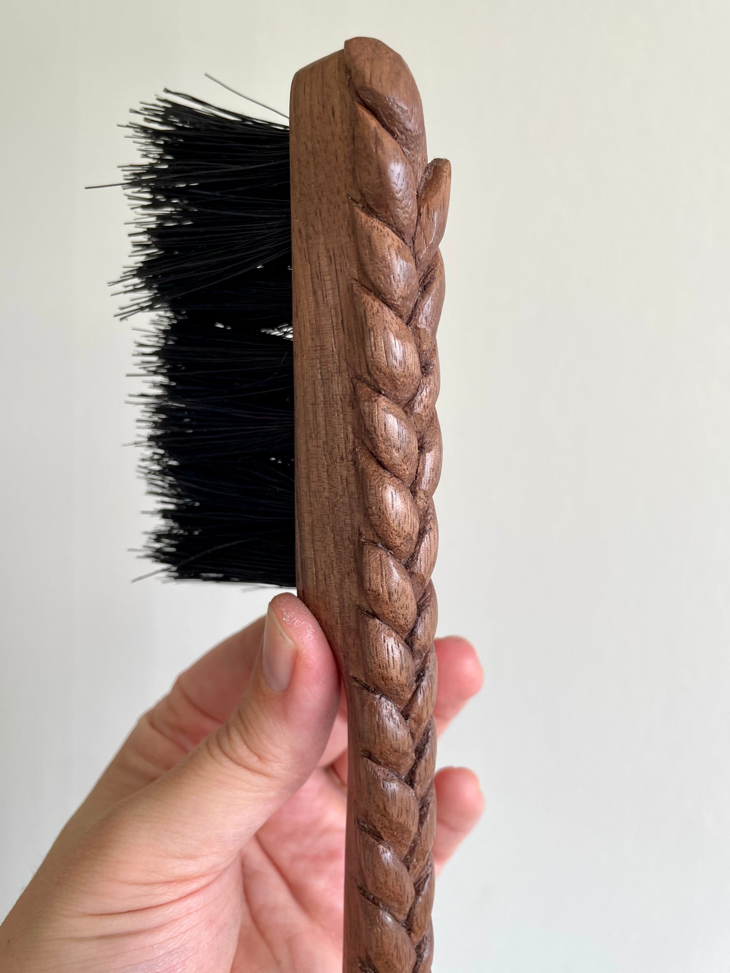 Braided Wheat Bench Brush in Walnut