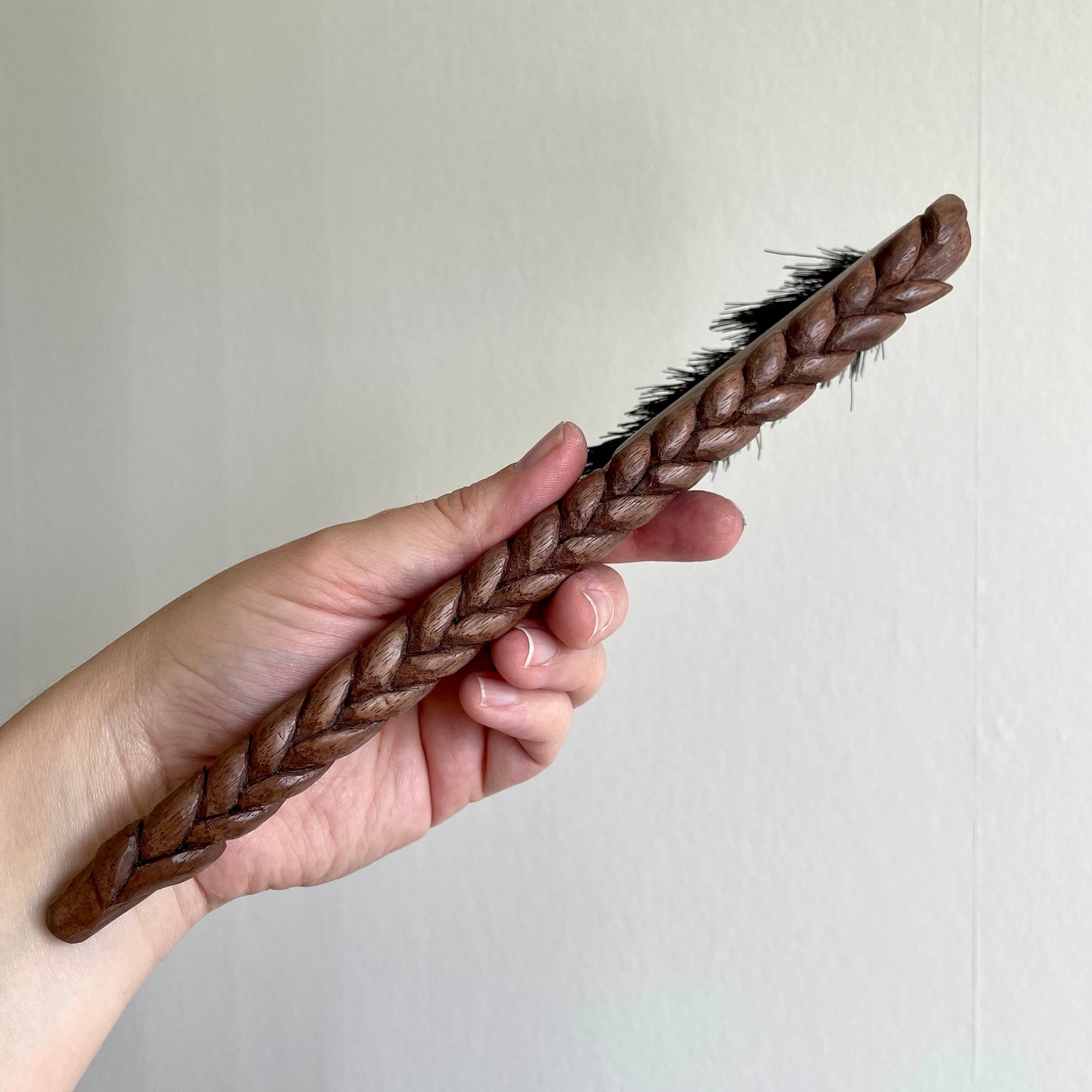 Braided Wheat Bench Brush in Walnut