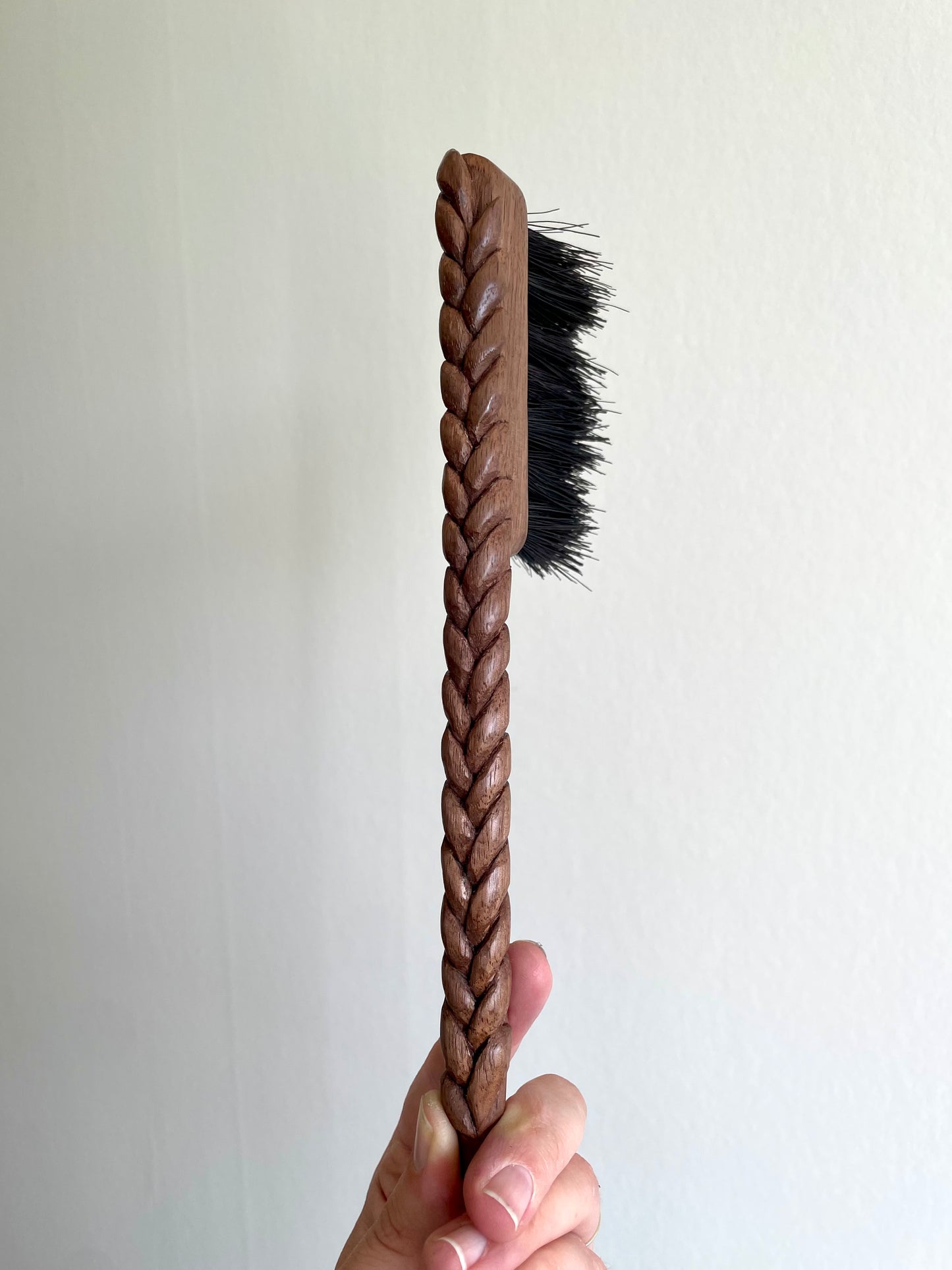 Braided Wheat Bench Brush in Walnut
