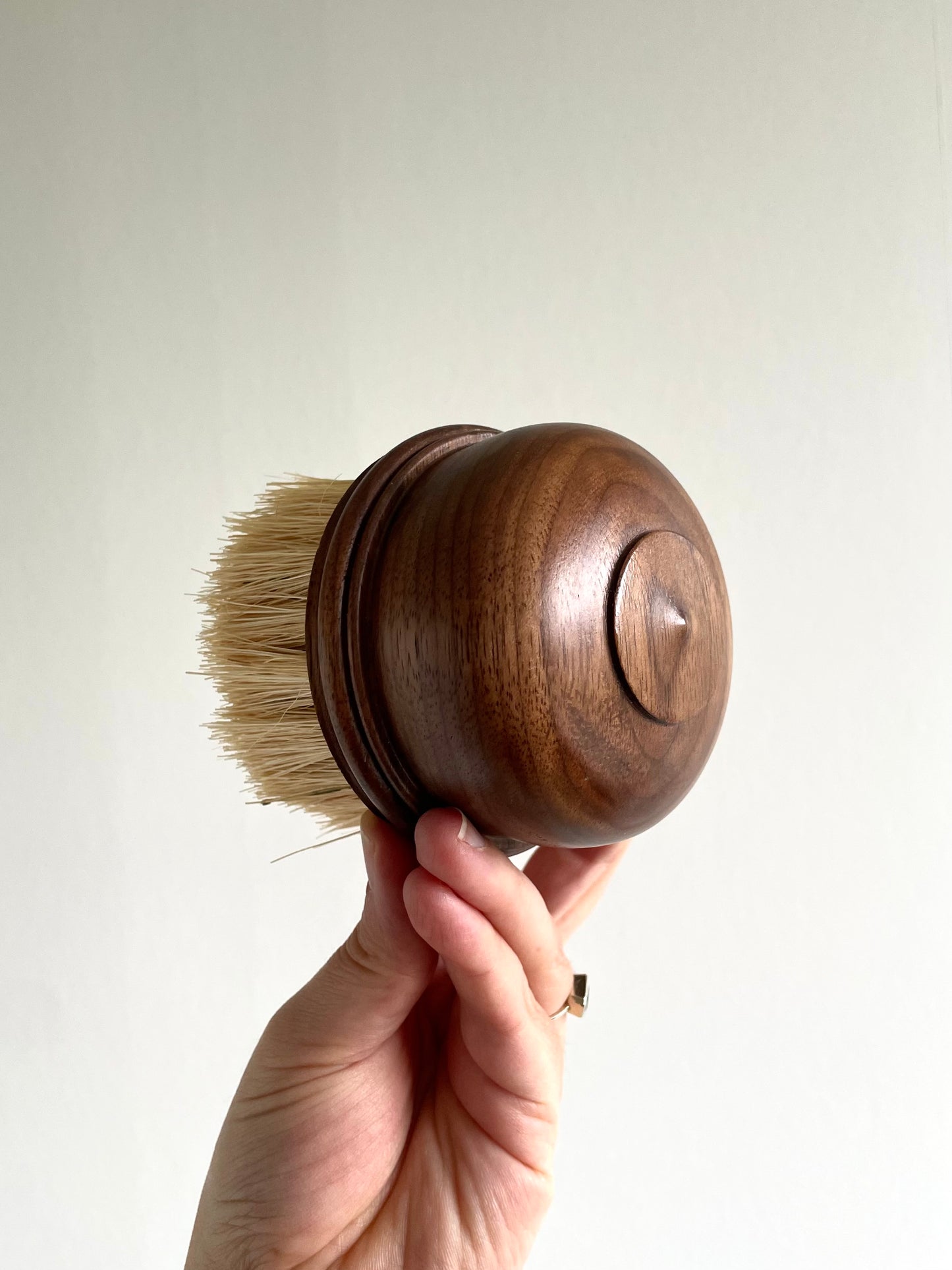 Hefty Walnut Scrubber