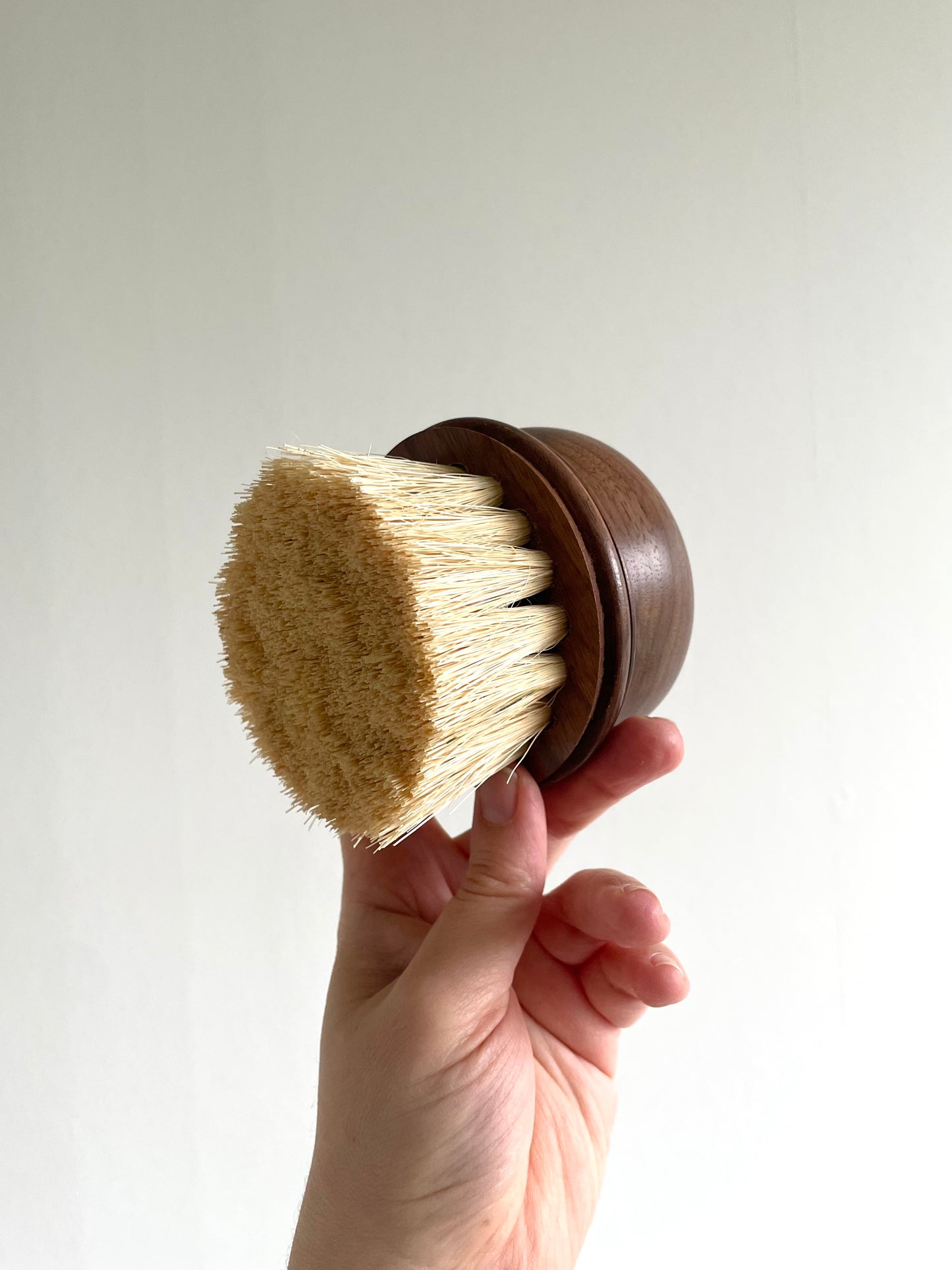 Hefty Walnut Scrubber